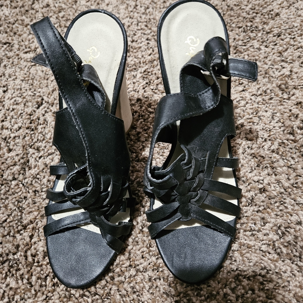 Qupid black / white peep toe sandal heels, 7.